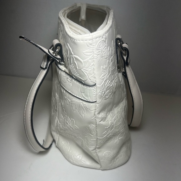 GIANI BERNINI
Faux Leather Tooling Tote - Picture 7 of 10